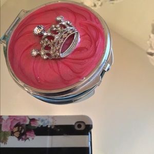 Beautiful crystal queen compact